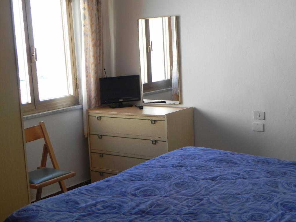 Hotel Fjby Калазета Стая снимка